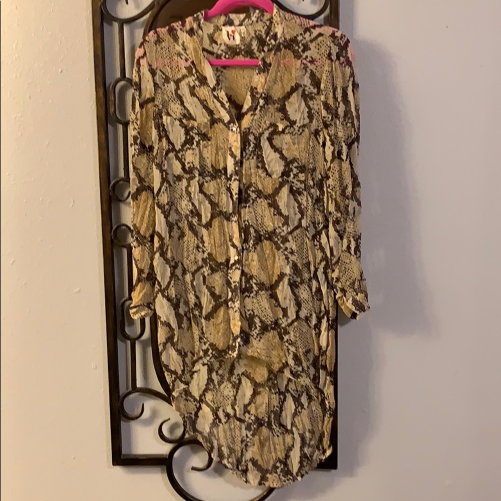 Hi-low snake print blouse